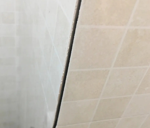 荣昌瓷砖空鼓维修公司分享阳台瓷砖脱落的修复过程可以分为以下几个步骤