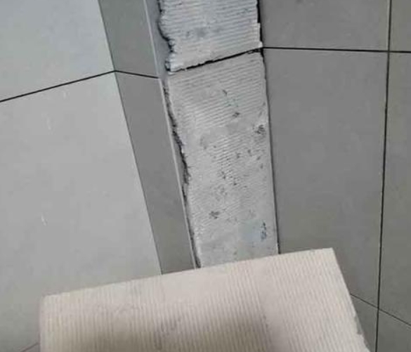 荣昌瓷砖空鼓维修公司分享下厨房瓷砖脱落的补救措施。